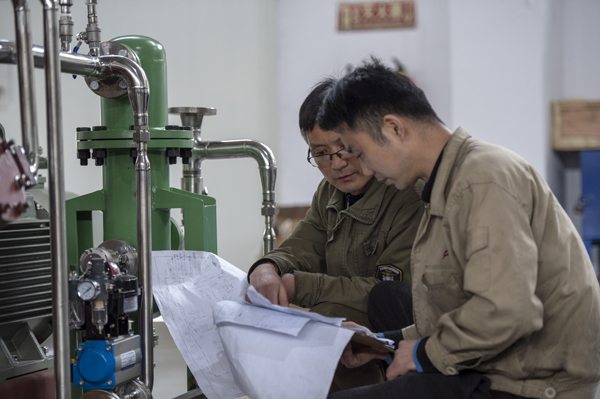 Why is it recommended to choose the oxygen compressor produced by Bailian?