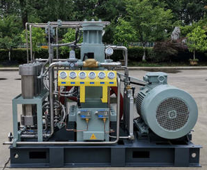 What is the development history of the oxygen compressor?