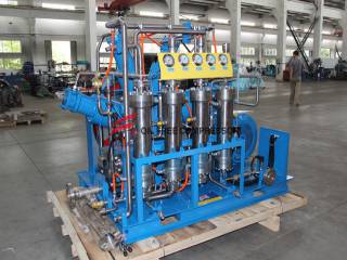 What are the components of an Oil Free Co2 compressor?
