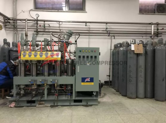 What should be paid attention to when using a helium compressor?