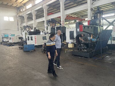 Warmly Welcome ROMAN From Kazakhstan To Visit Factory
